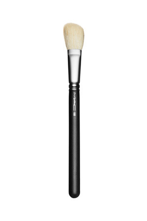  MAC 168 Large Angled Contour Brush 